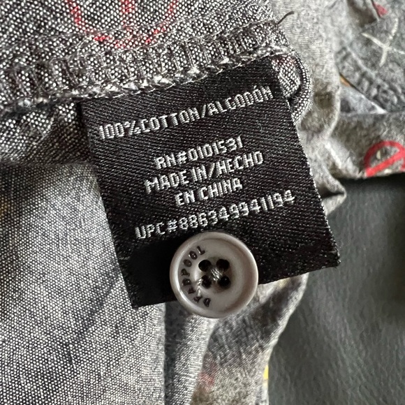 Marvel Deadpool Taco Party Woven Men’s Grey Button-Up - Size M EUC - Picture 9 of 11